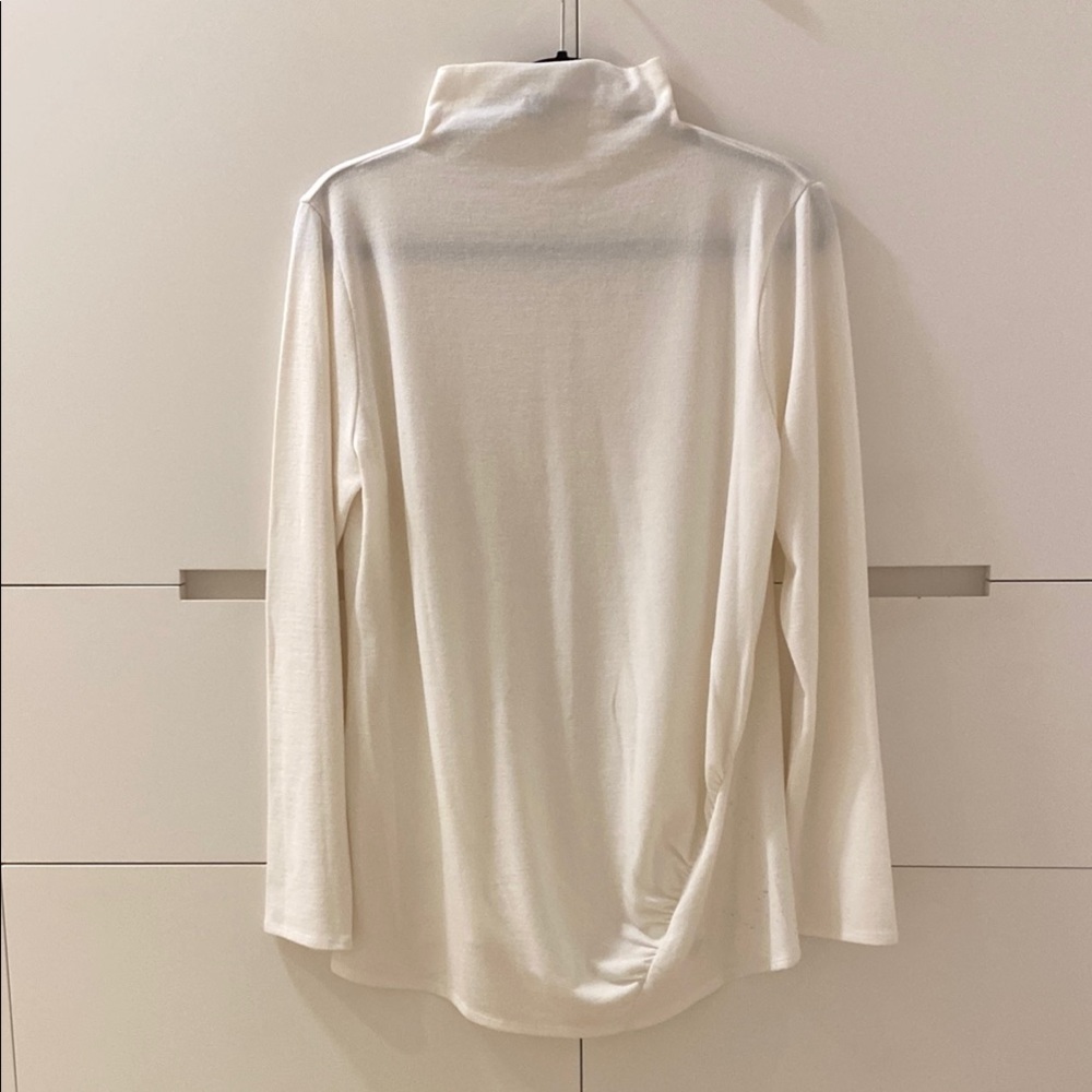 Chic Ellen Tracy Cream Turtleneck Top